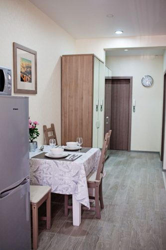 Однокомнатная квартира с отдельной спальней и балконом